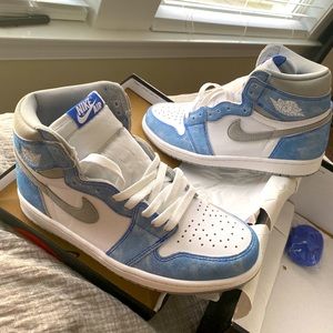 Jordan 1 Hyper Royal